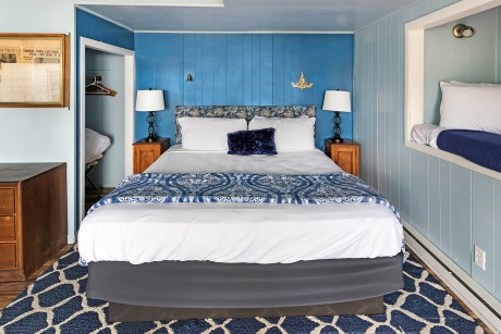 Moolack Shores Inn -  Western Room Nautical Room