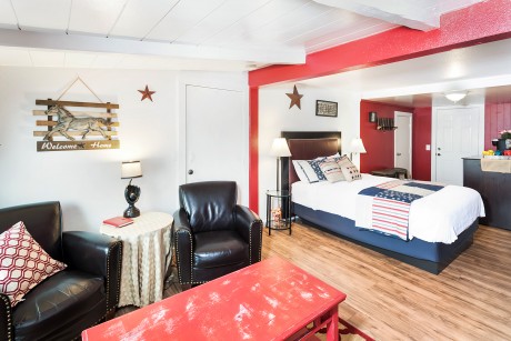 Moolack Shores Inn - Americana Room